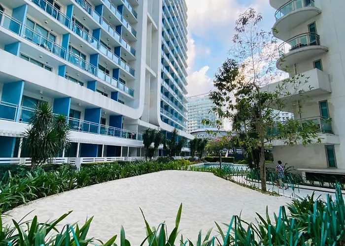 Azure Staycation By Scarlet Suites